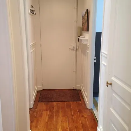 Longchamps Apartment